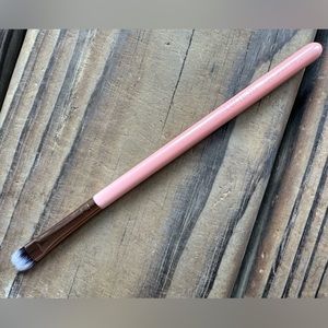 Luxie beauty 213 eye shading brush